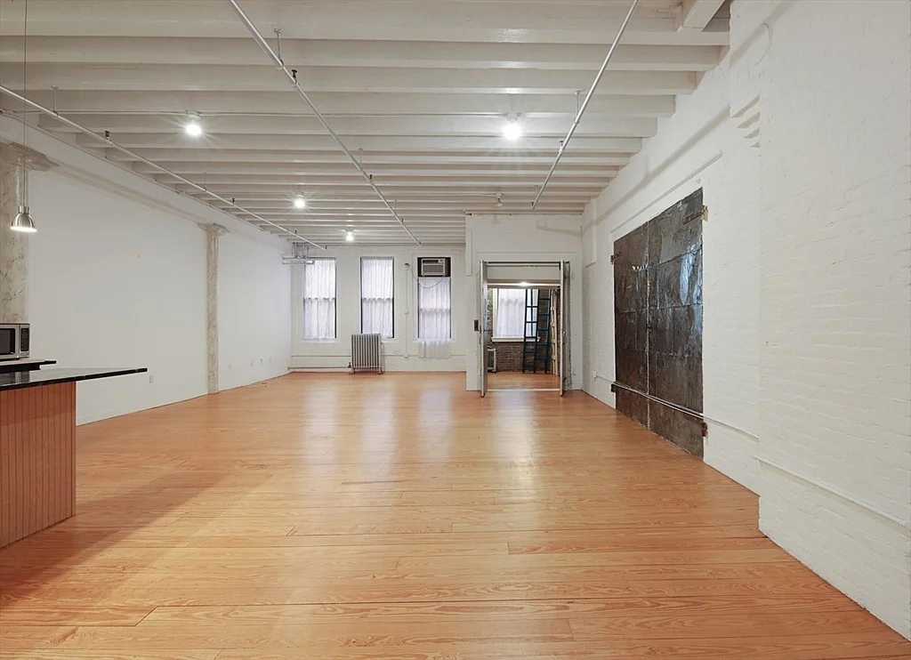 107 South, Leather District