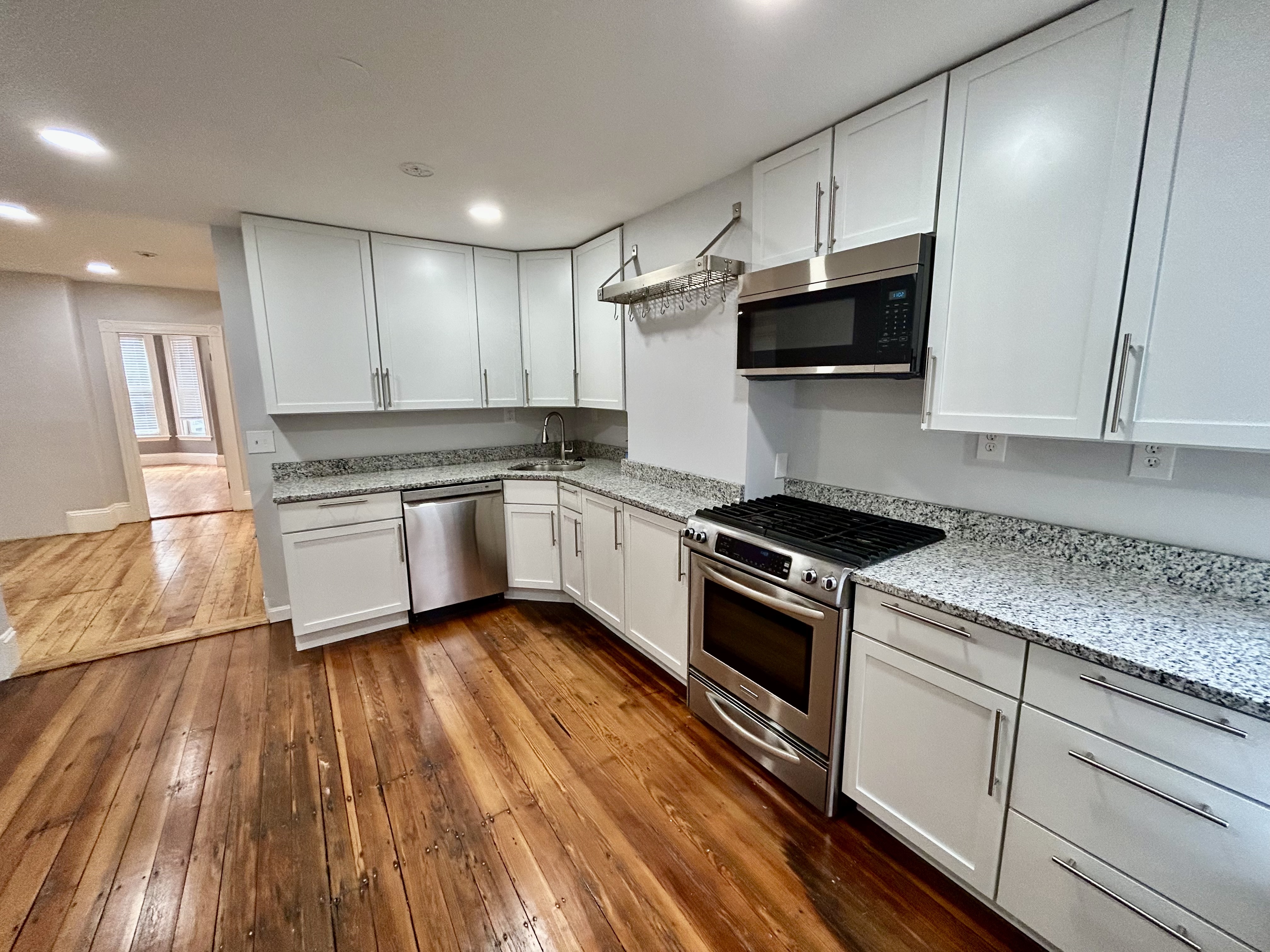 5 bed, 2.5 bath apartment for rent at 594 East 5th St Unit 1, South Boston — photo 3 of 15