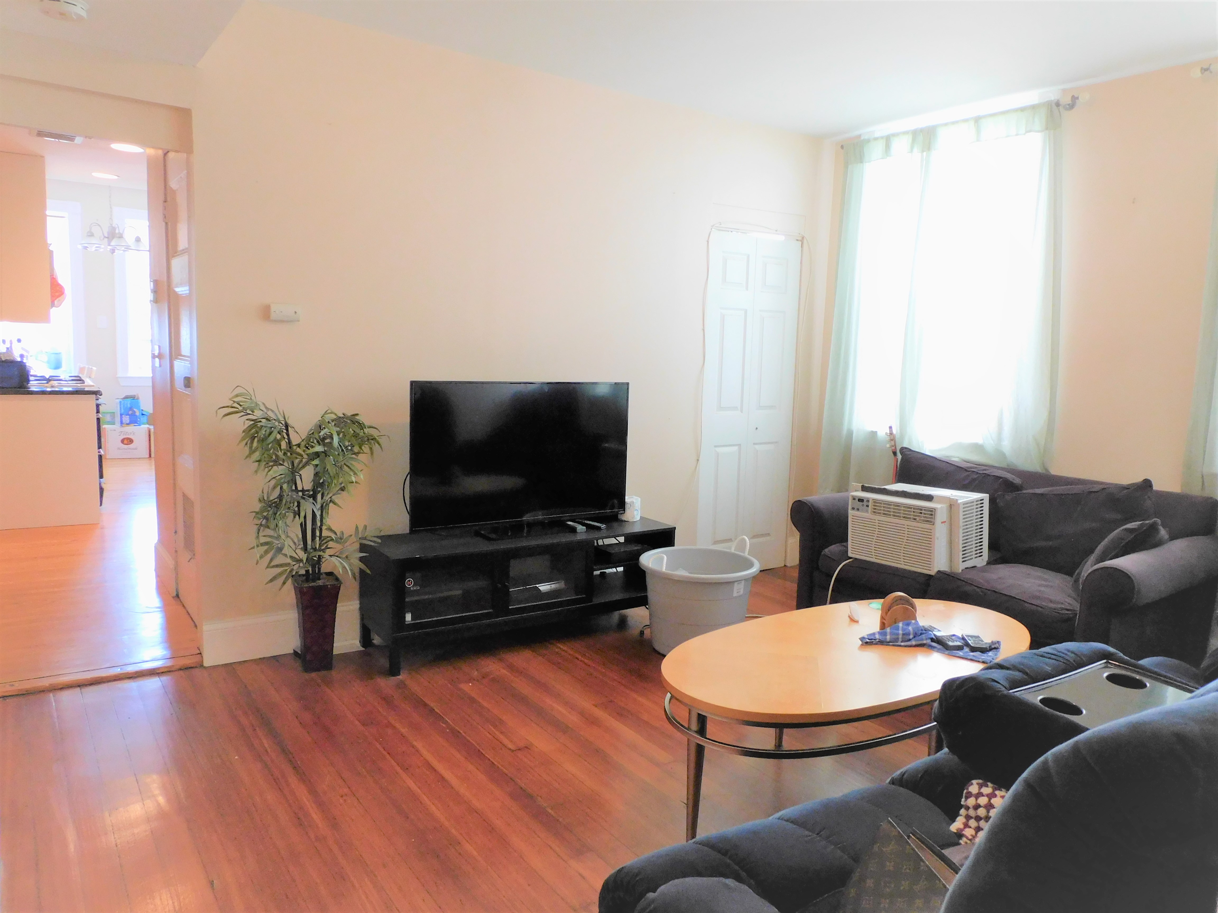 4 bed, 1 bath apartment for rent at 397 W Broadway Unit 1, South Boston — photo 2 of 13