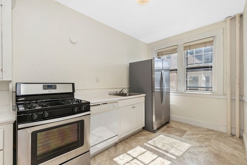 2 bed, 1 bath apartment for rent at 3 Newport Rd Unit 3, Porter Square — photo 3 of 9
