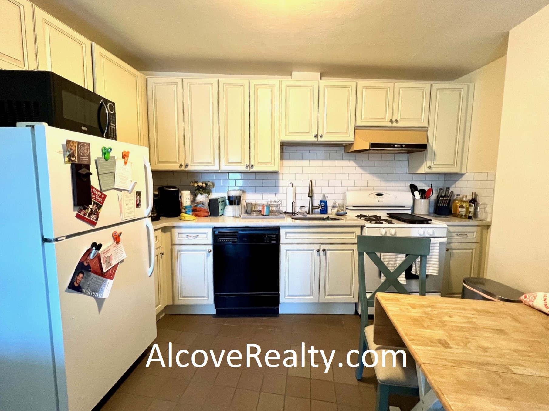 2 bed, 1 bath apartment for rent at 9 Holland St Unit 3A, Davis Square — photo 3 of 11