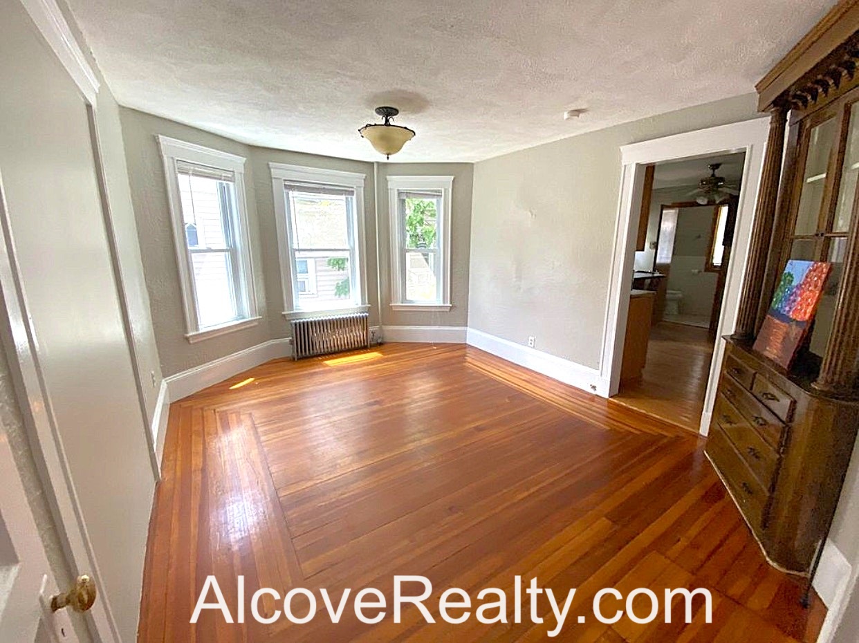 5 bed, 2 bath apartment for rent at 66 Simpson Ave Unit 1, Tufts — photo 3 of 22