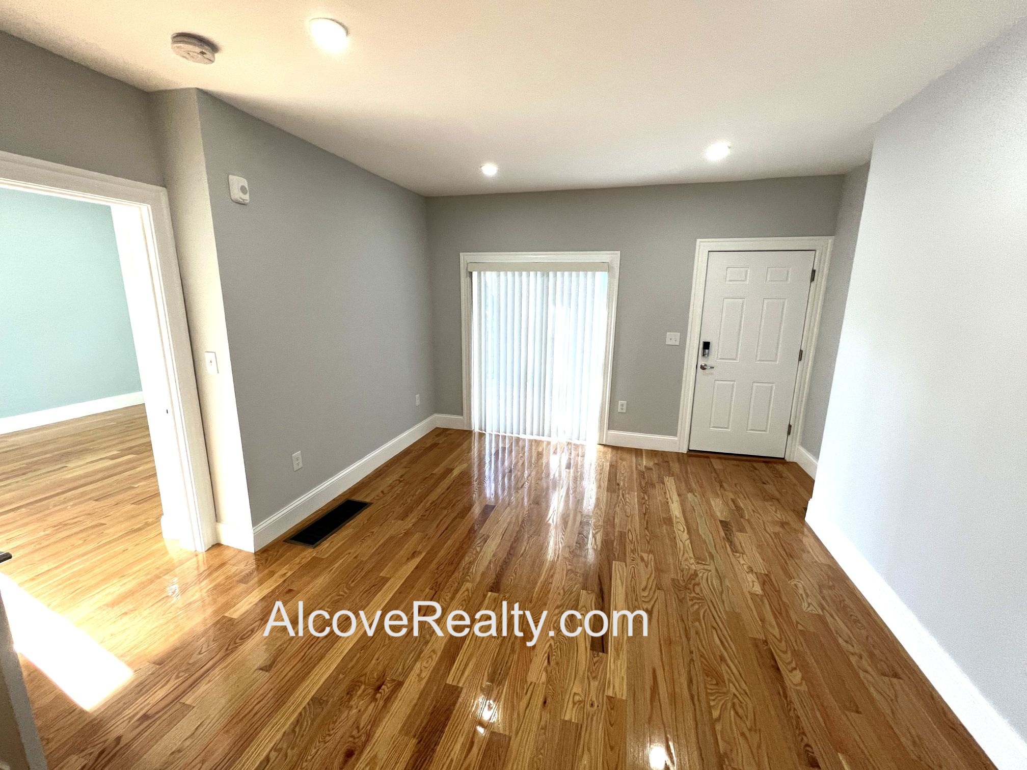 372 Oxford St, Ward Two