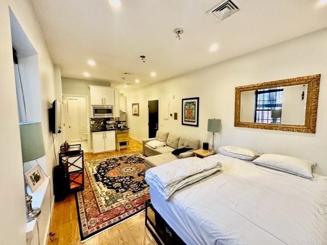 Studio bed, 1 bath apartment for rent at 24 Fleet St Unit 3D, North End — photo 3 of 10