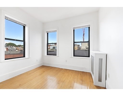1 bed, 1 bath apartment for rent at 75 Burbank St Unit 505, Fenway — photo 4 of 7