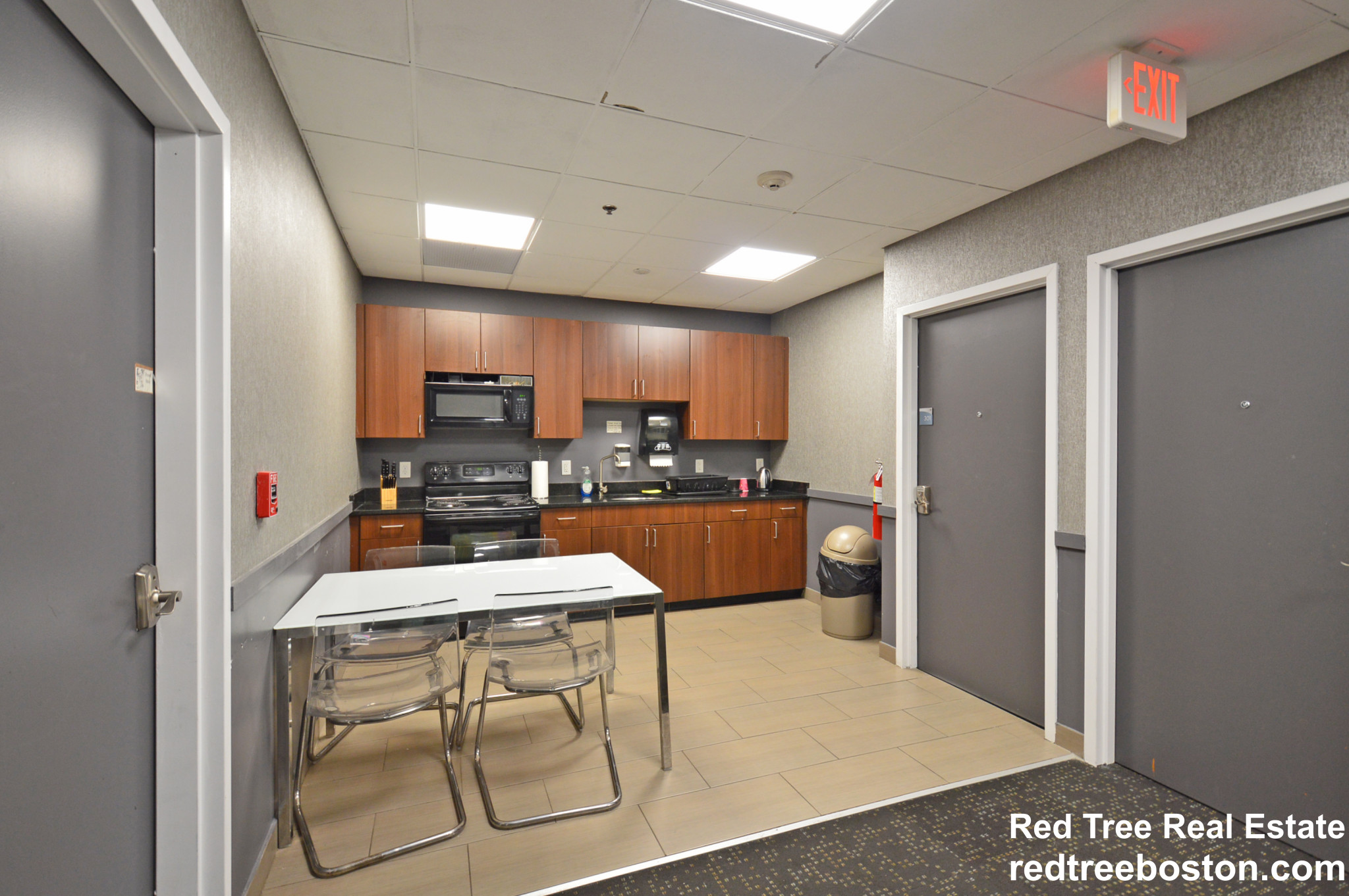 Studio bed, 1 bath apartment for rent at 29 Temple Pl Unit 304, Theatre District — photo 3 of 6