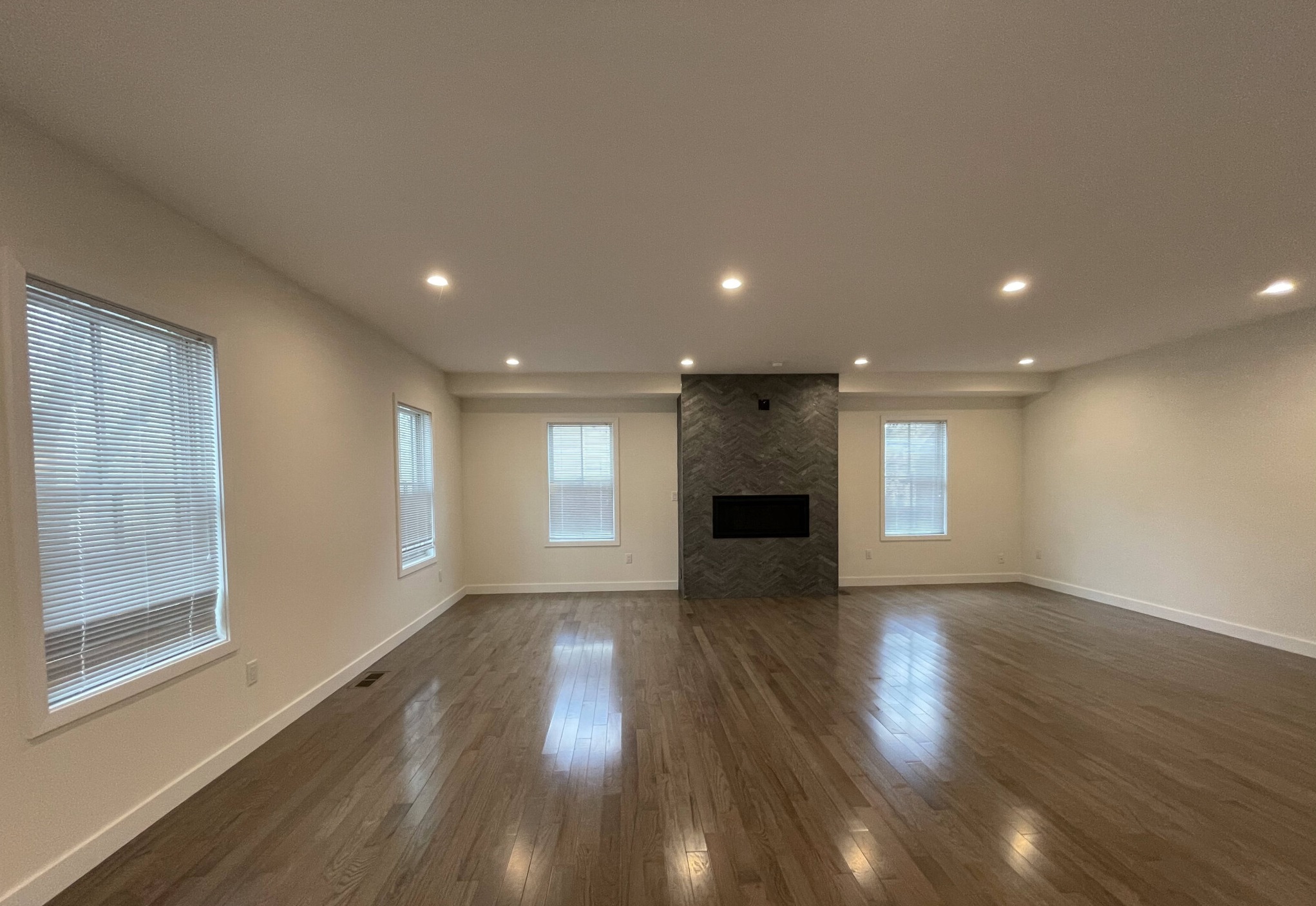4 bed, 3.5 bath apartment for rent at 10 Emerson St Unit 1T, Ward Two — photo 3 of 11