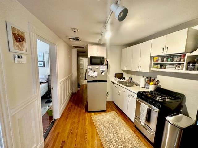 2 bed, 1 bath apartment for rent at 44 Clark St Unit 2, North End — photo 3 of 12