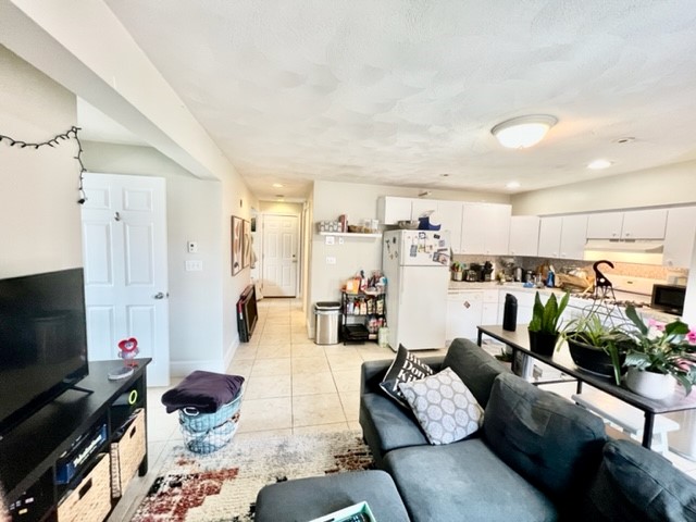 3 bed, 2 bath apartment for rent at 10 Harris St Unit 5, North End — photo 3 of 25