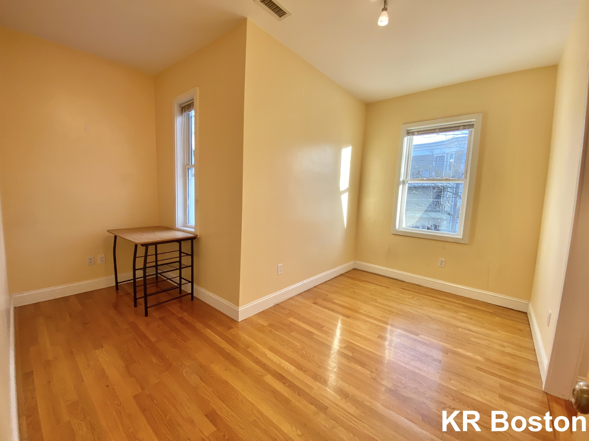 4 bed, 2 bath apartment for rent at 2 Wadsworth St Unit 2, Allston — photo 2 of 9