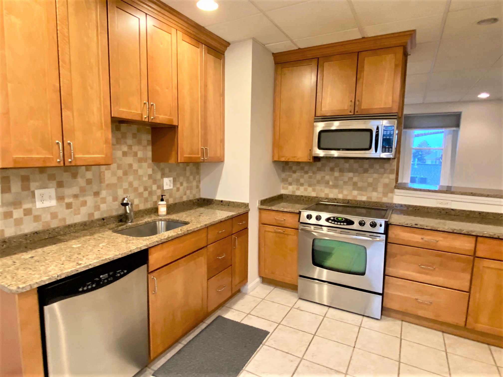 2 bed, 1 bath apartment for rent at 379 Main St Unit 3, Medford — photo 7 of 12