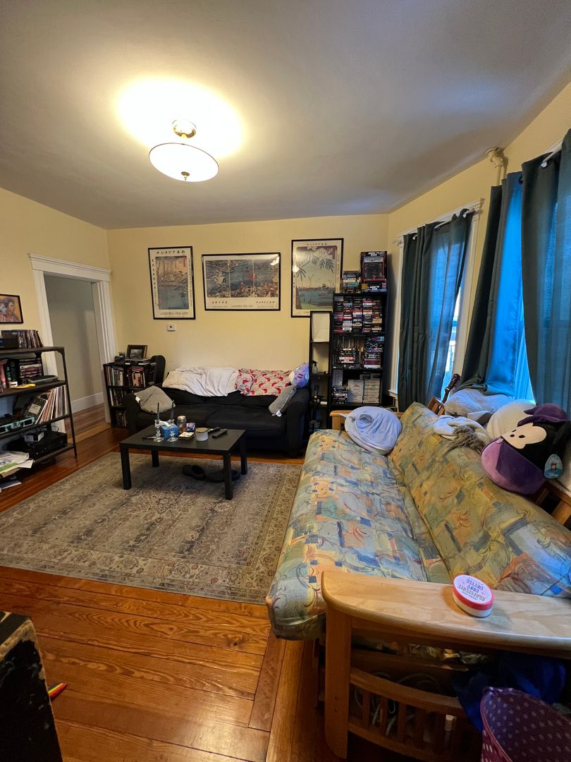 3 bed, 1 bath apartment for rent at 17 Dow St Unit A, West Somerville — photo 3 of 19
