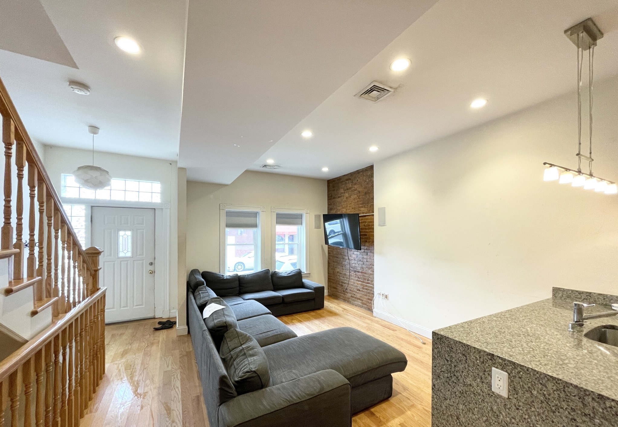 4 bed, 2.5 bath apartment for rent at 98 L St Unit -01, South Boston — photo 4 of 15