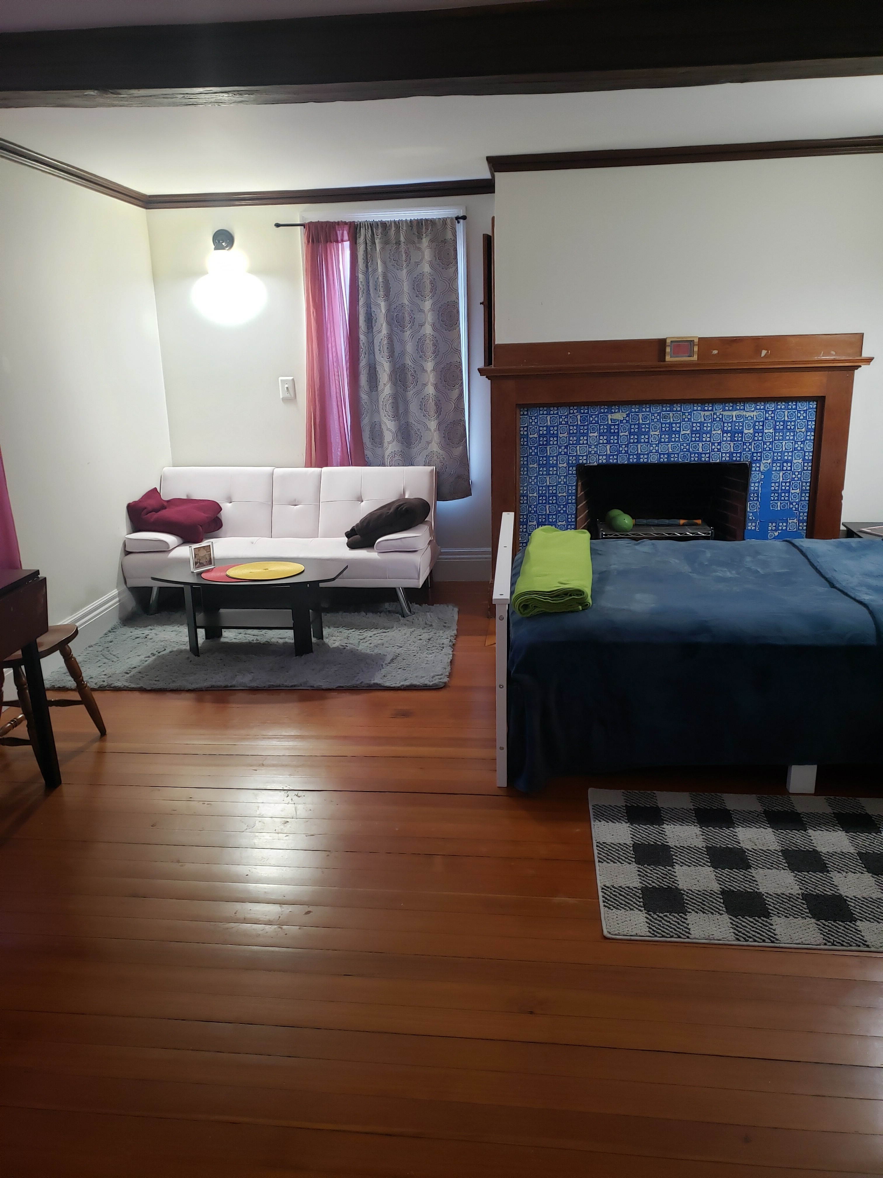 4 bed, 1 bath apartment for rent at 350 Riverside Ave Unit -1, Medford — photo 4 of 8