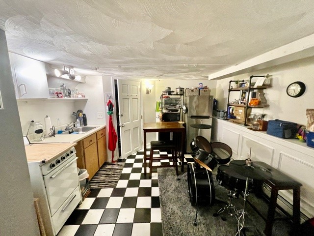 Studio bed, 1 bath apartment for rent at 10 Cooper St Unit B, North End — photo 3 of 8