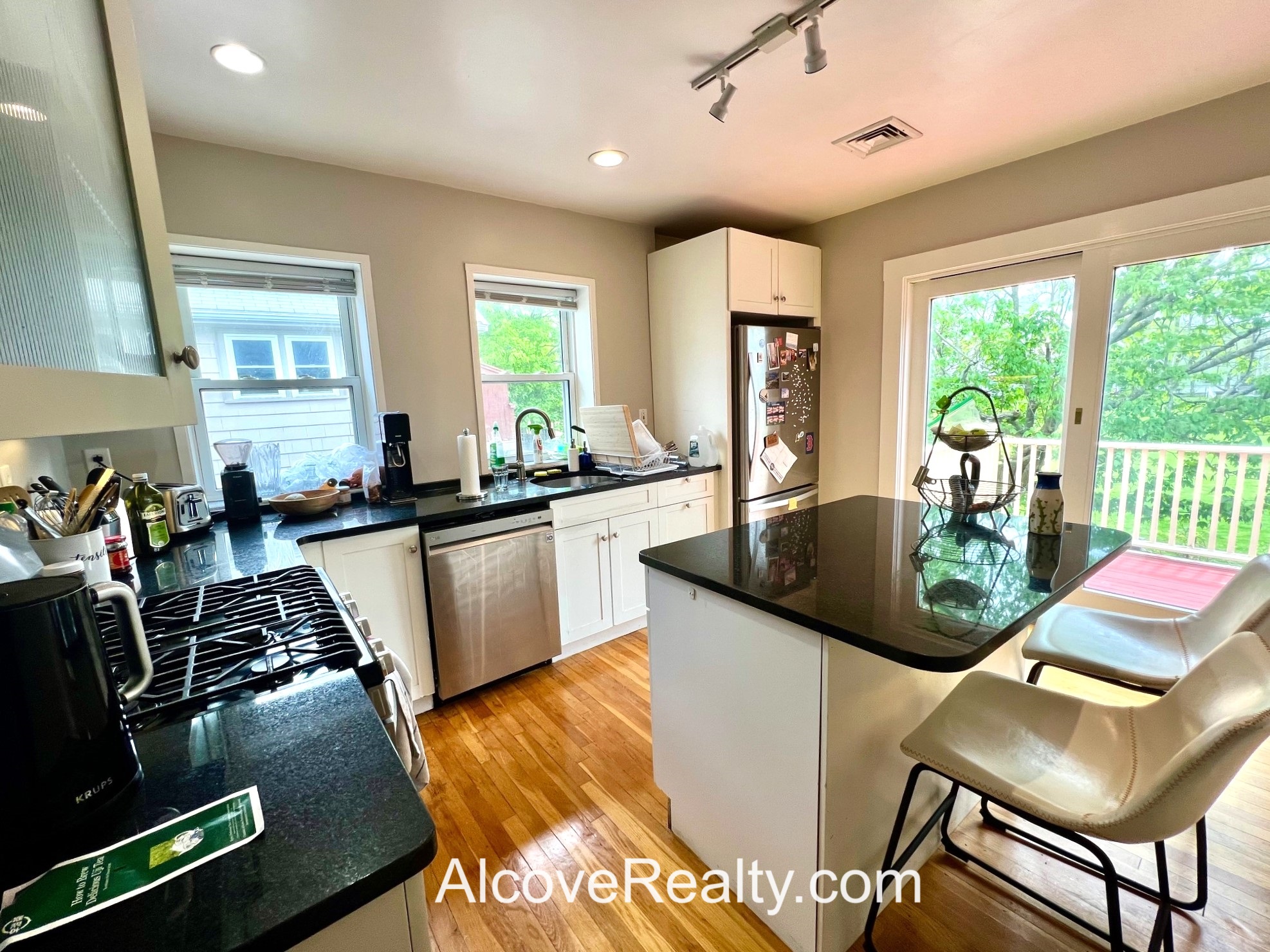 3 bed, 1 bath apartment for rent at 68 Endicott Ave Unit 1, Teele Square — photo 4 of 18