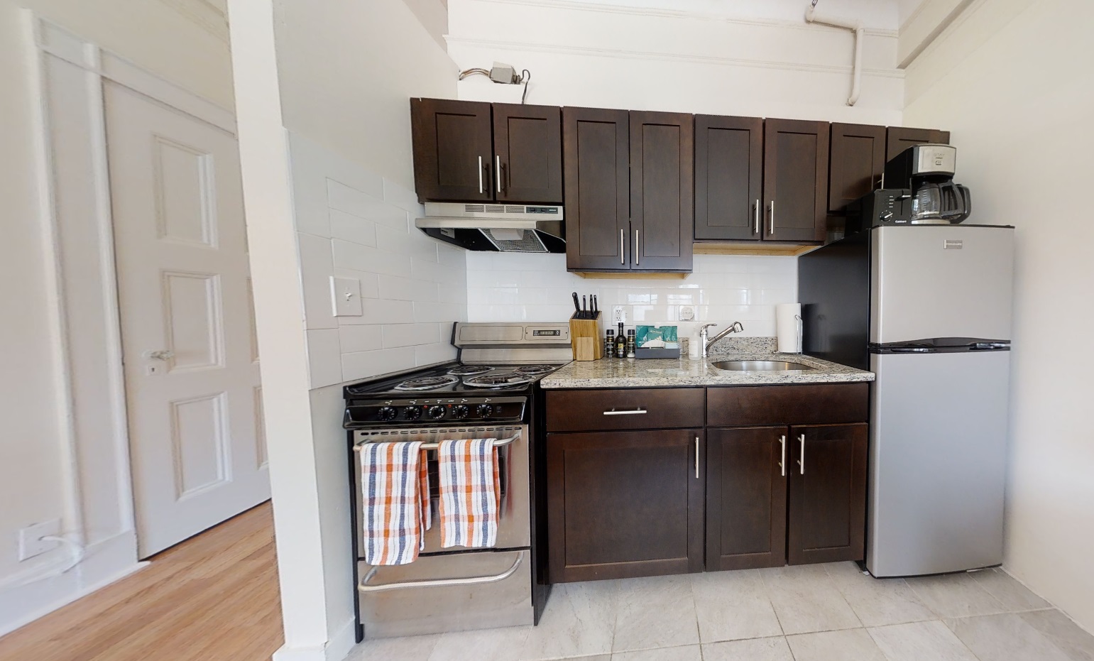 Studio bed, 1 bath apartment for rent at 62 Boylston St Unit 1, Back Bay — photo 4 of 11