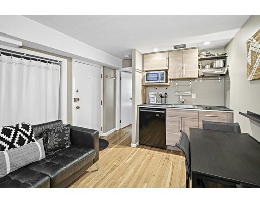 1 bed, 1 bath apartment for rent at 57 West Cedar St Unit 1, Beacon Hill — photo 4 of 6