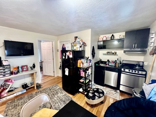 2 bed, 1 bath apartment for rent at 20 Bartlett Pl Unit 5, North End — photo 3 of 9