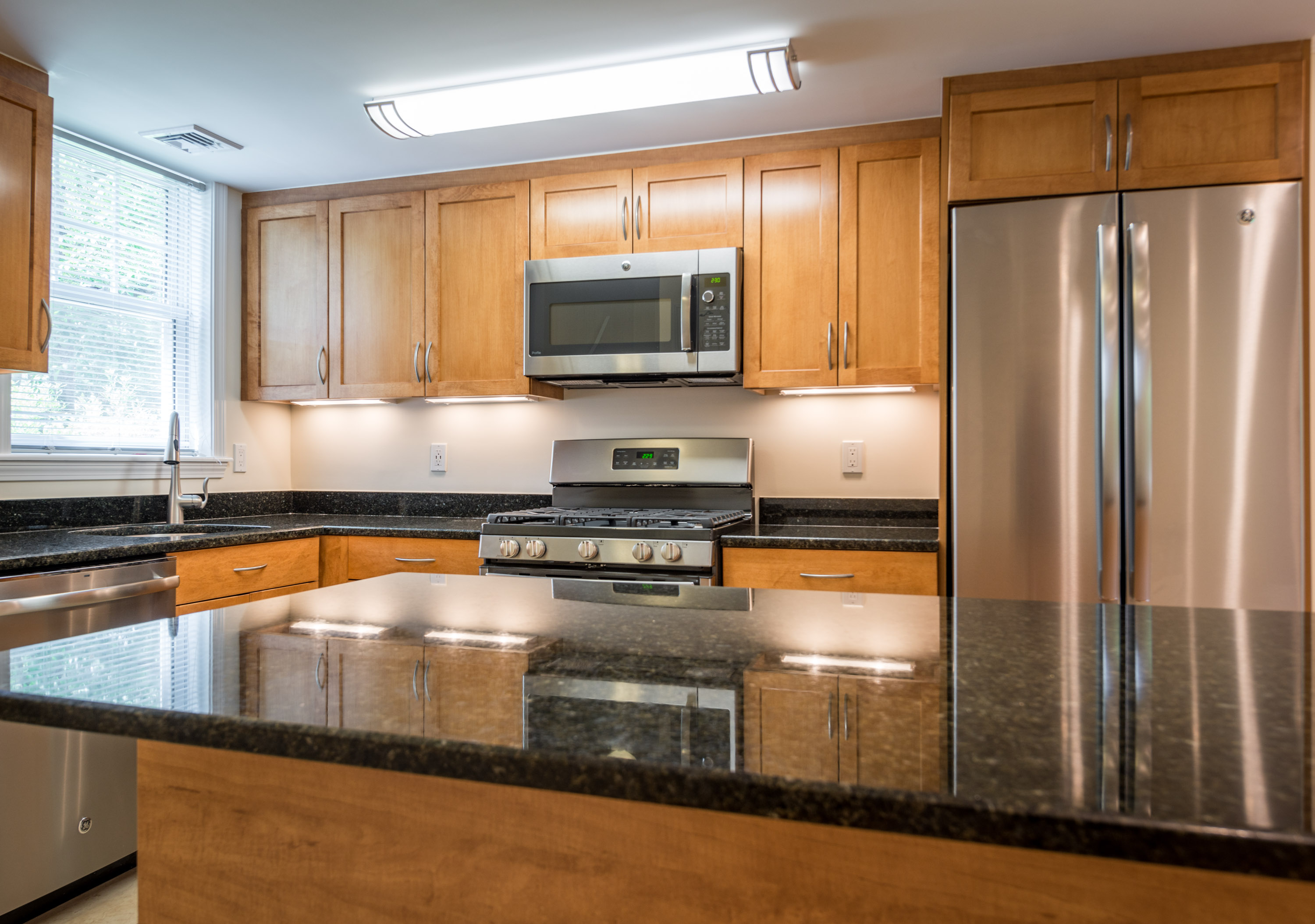 2 bed, 1.5 bath apartment for rent at 617 Vfw Pkwy Unit ., Chestnut Hill — photo 4 of 39