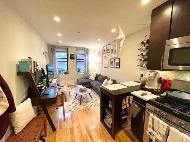 2 bed, 1 bath apartment for rent at 419 Hanover St Unit 6, North End — photo 3 of 12