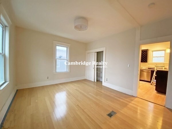 3 bed, 1.5 bath apartment for rent at 339 Allston St Unit 1T, Cambridgeport — photo 3 of 8