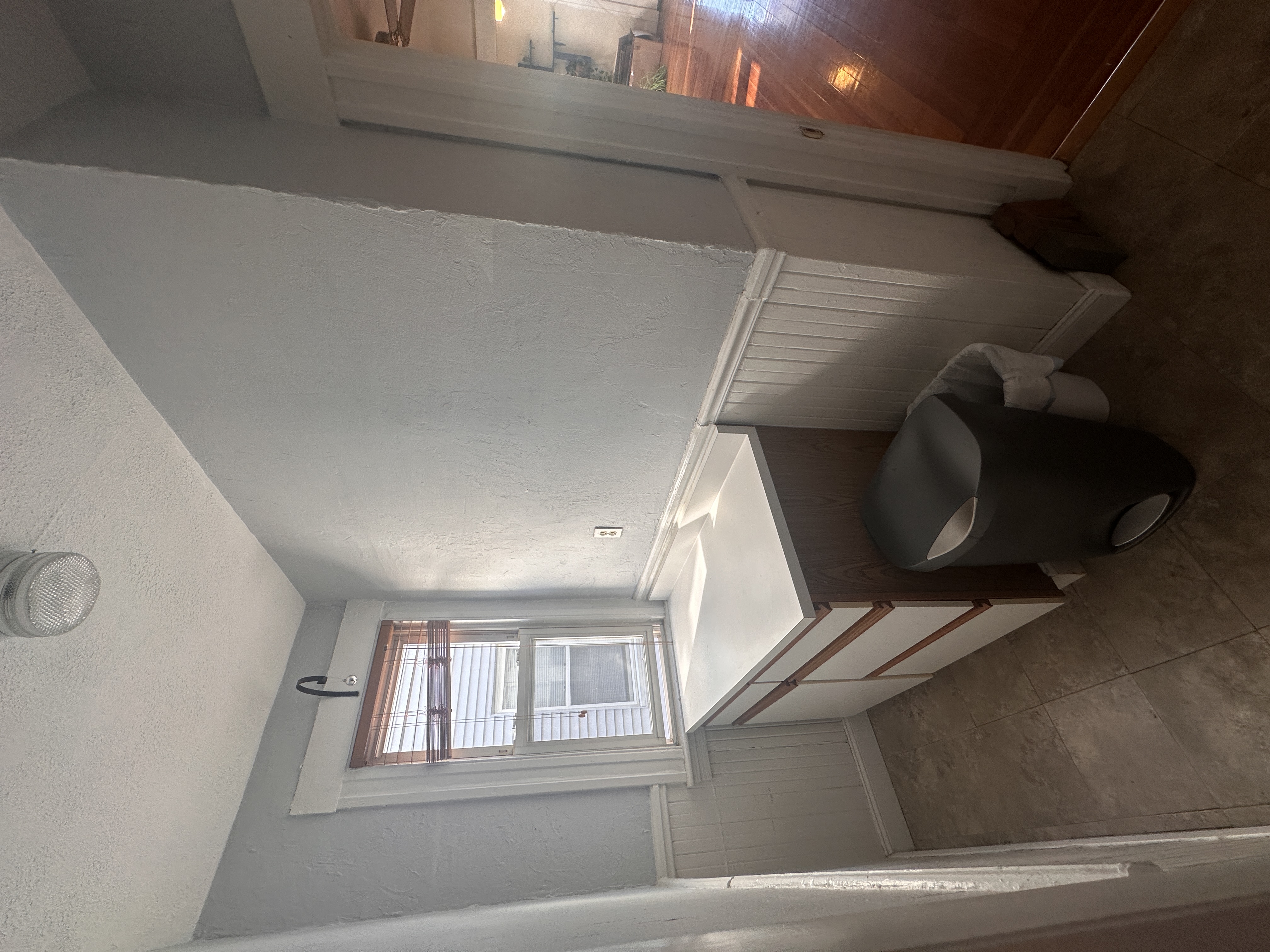 2 bed, 1 bath apartment for rent at 39 Magnus Ave Unit 2T, Ward Two — photo 4 of 24