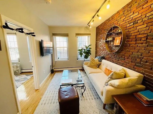 2 bed, 1 bath apartment for rent at 174 Salem St Unit 2, North End — photo 3 of 16