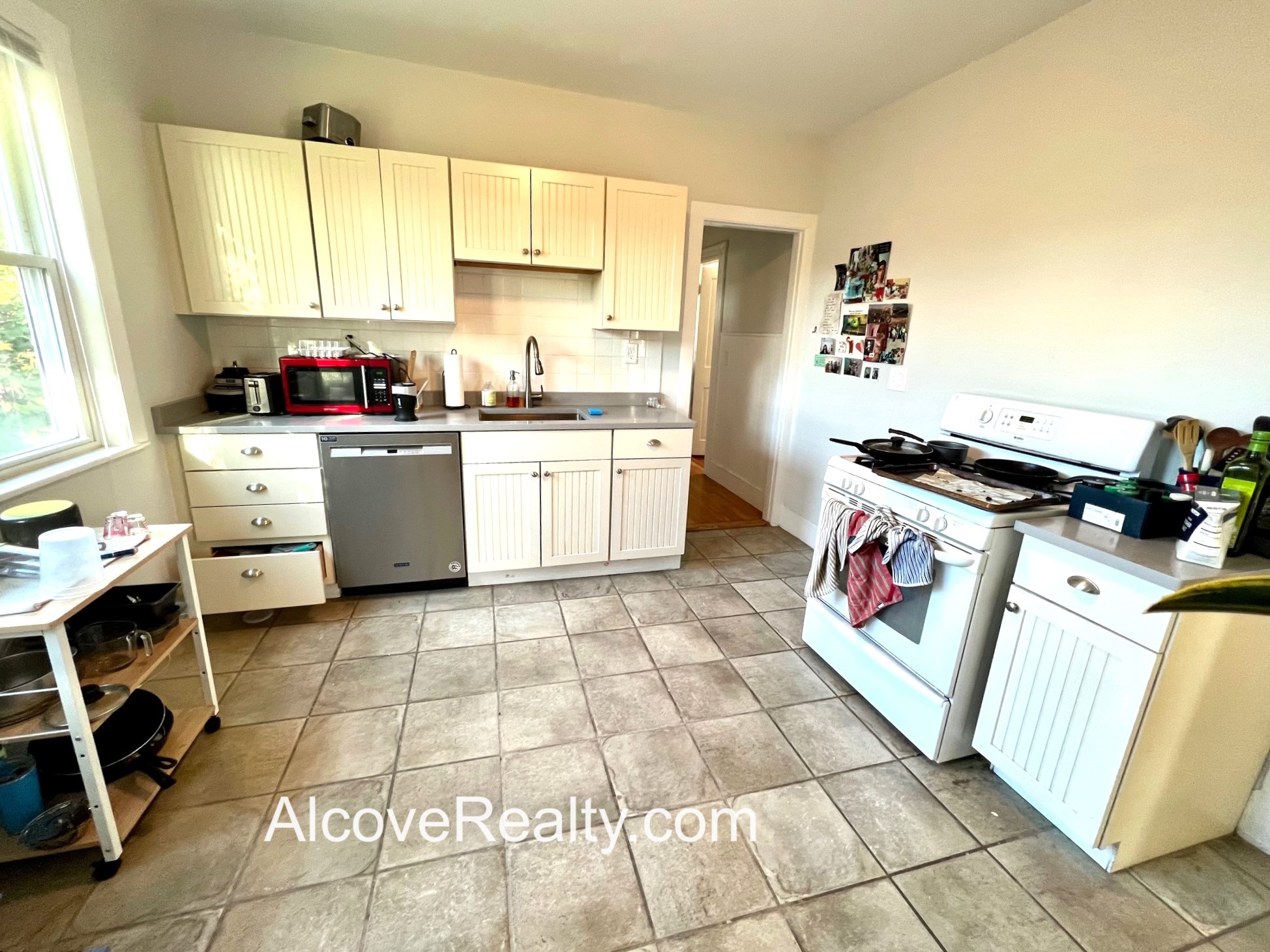 4 bed, 1 bath apartment for rent at 69 Davis Sq Unit 3, Davis Square — photo 3 of 18