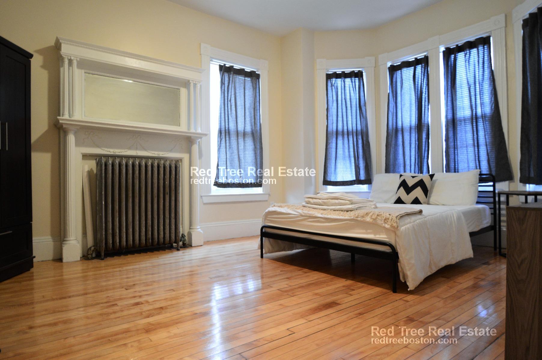 4 bed, 1 bath apartment for rent at 45 Meridian St Unit 1, East Boston — photo 3 of 6