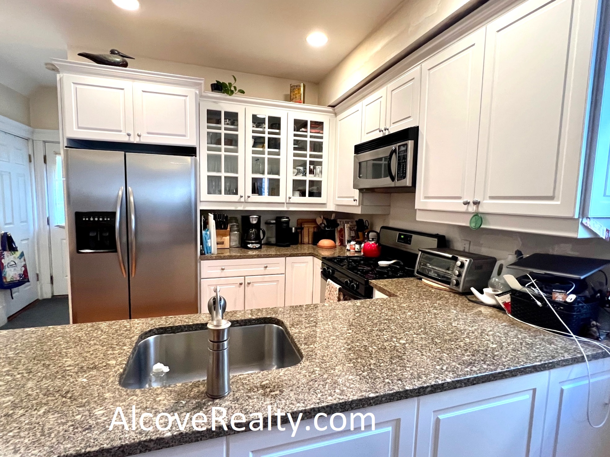 2 bed, 1 bath apartment for rent at 34 Aberdeen Rd Unit 1, Davis Square — photo 3 of 10