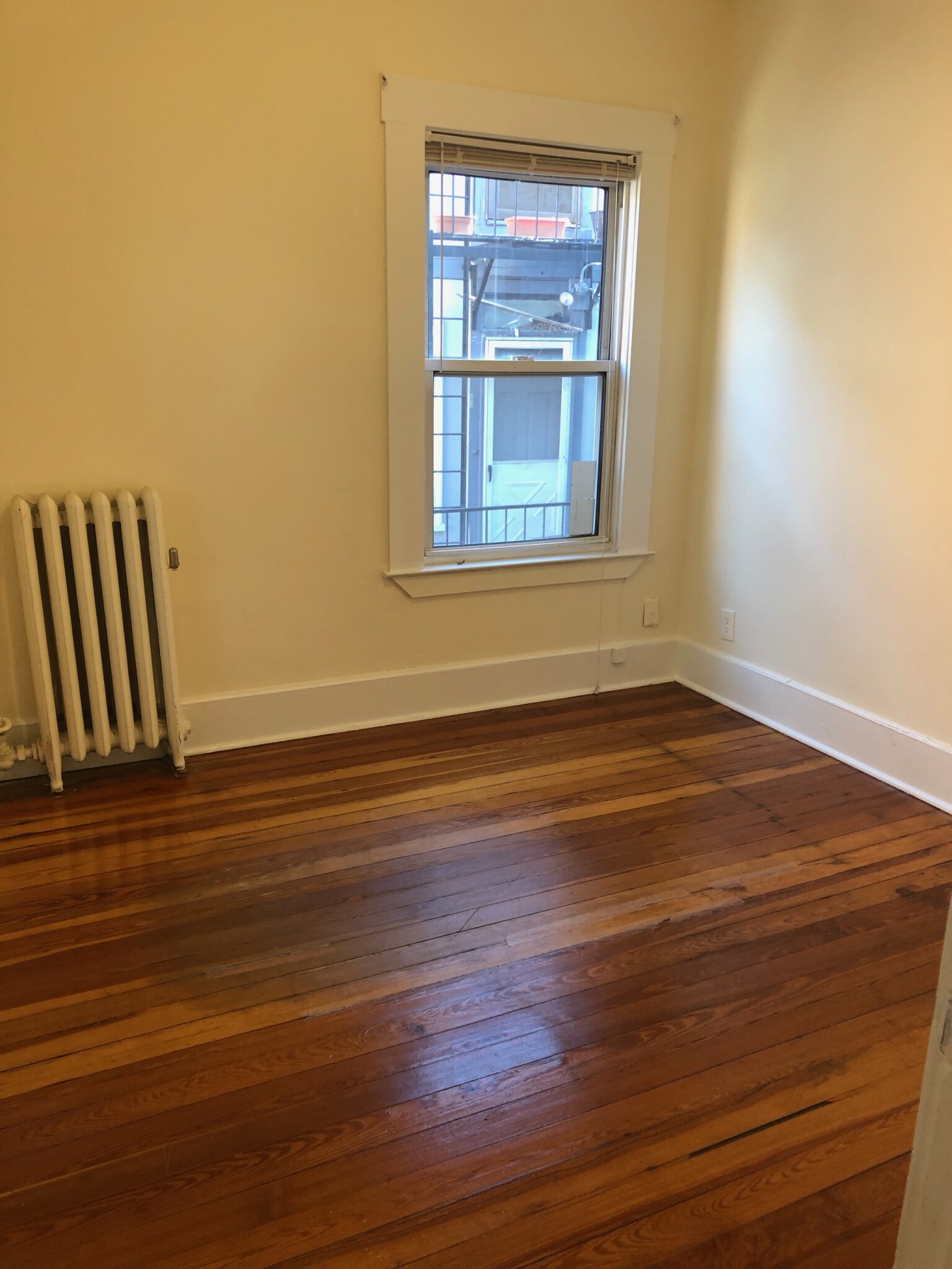 2 bed, 1 bath apartment for rent at 132 Oxford St Unit 4, Baldwin — photo 2 of 9