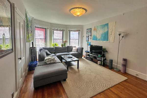 3 bed, 1 bath apartment for rent at 40 Cedar St Unit 2, Spring Hill — photo 3 of 8