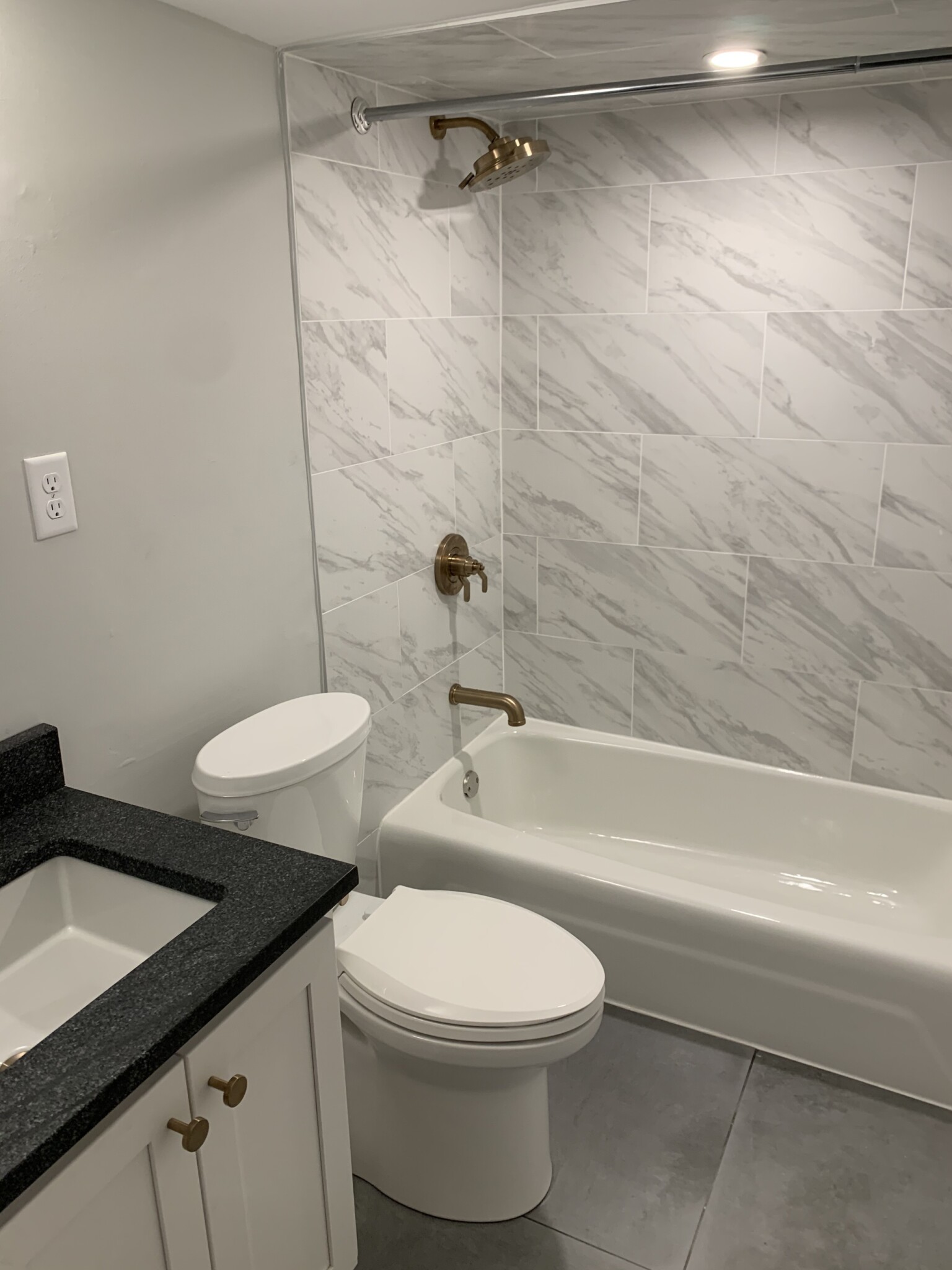 Studio bed, 1 bath apartment for rent at 13 Knox St Unit 3, Back Bay — photo 4 of 5