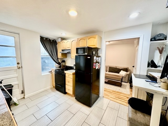 2 split bed, 1 bath apartment for rent at 220 Hanover St Unit 5r, North End — photo 3 of 9
