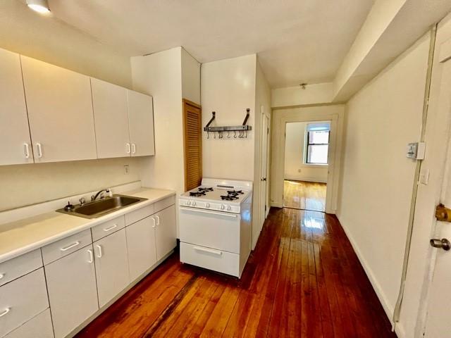 Studio bed, 1 bath apartment for rent at 13 Charter St Unit 3F, North End — photo 3 of 8