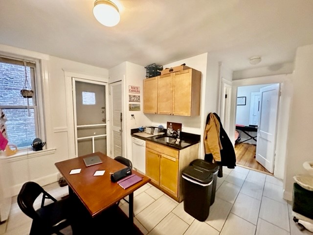 2 split bed, 1 bath apartment for rent at 220 Hanover St Unit 3R, North End — photo 3 of 11