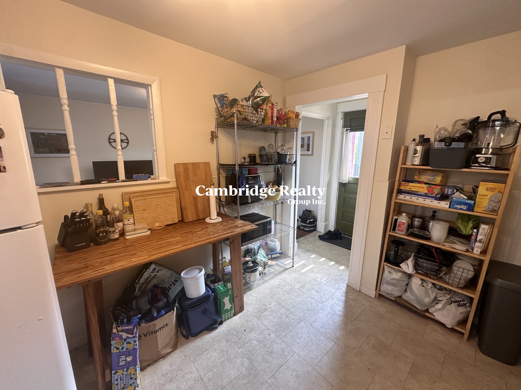 2.5 bed, 1 bath apartment for rent at 543 Broadway Unit 1T, South Medford — photo 4 of 27