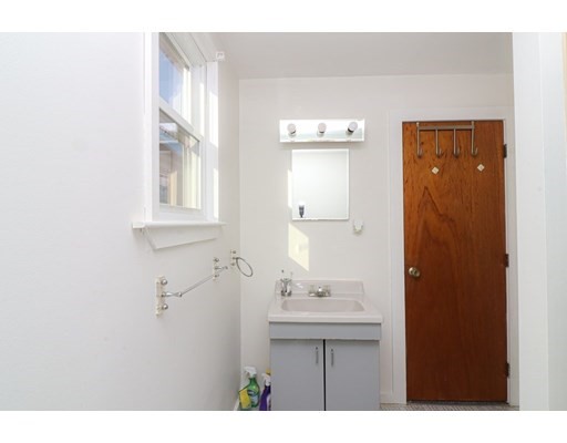 1 bed, 1 bath apartment for rent at 44 Vale St Unit 2, Roxbury — photo 6 of 8