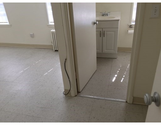 1 bed, 1 bath apartment for rent at 38 Oak St Unit 3, Chinatown — photo 10 of 14