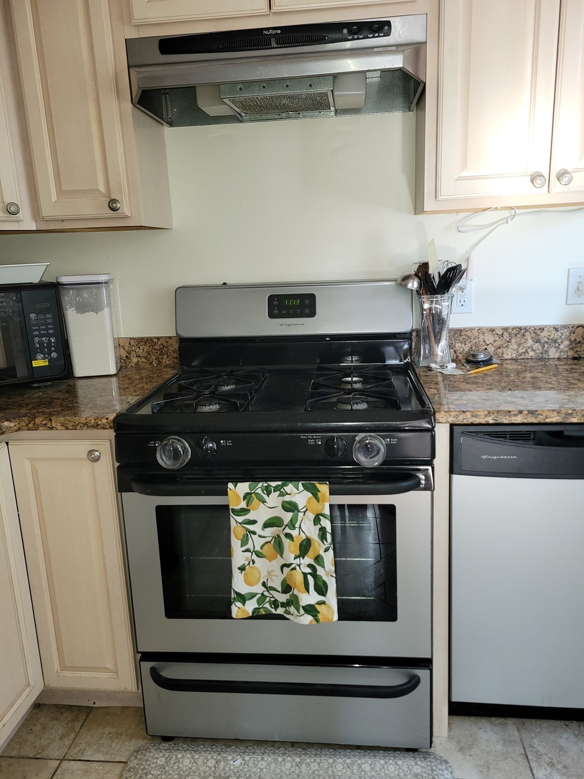 1 bed, 1 bath apartment for rent at 35 Highland Ave Unit 2, Newtonville — photo 2 of 10