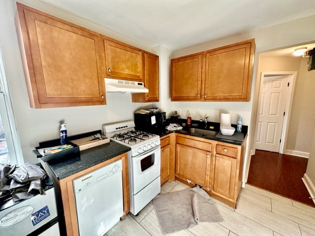 2 bed, 1 bath apartment for rent at 70 Joy Unit 16R, Beacon Hill — photo 3 of 13
