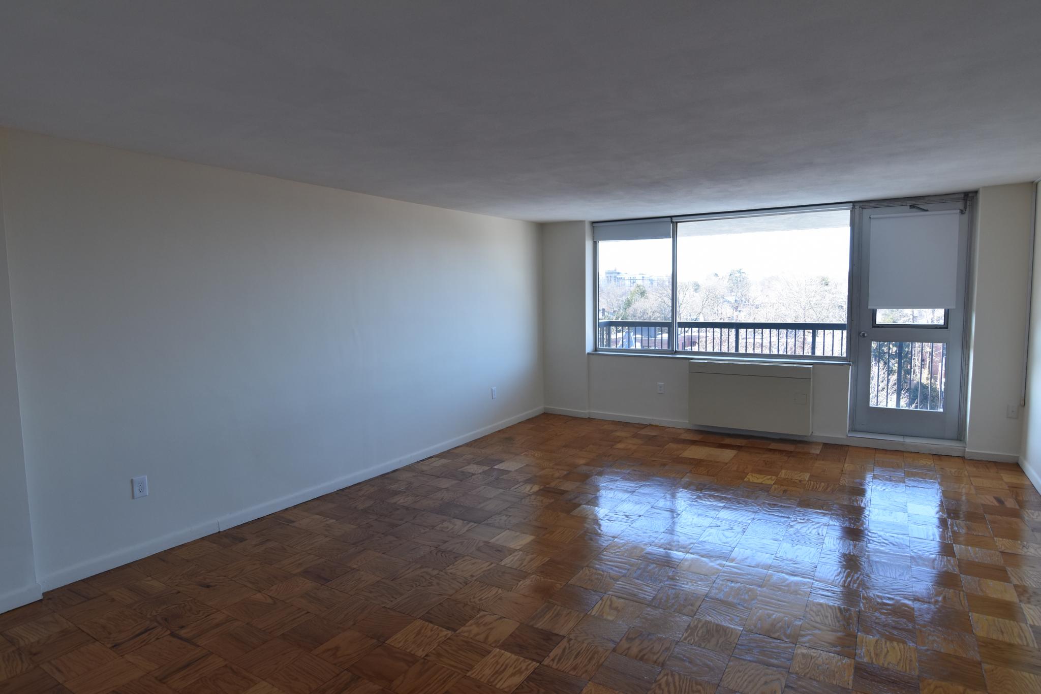 101 Monmouth St, Longwood