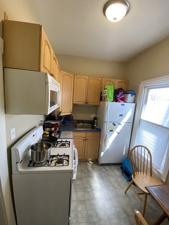 1 bed, 1 bath apartment for rent at 104 W Emerson Unit 1, Melrose — photo 9 of 10