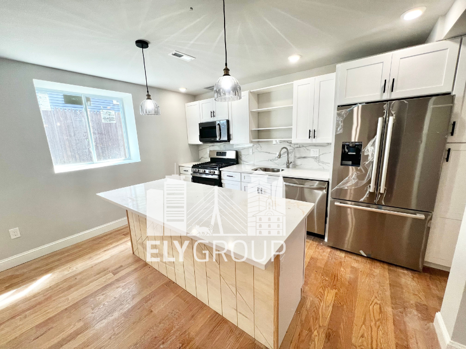 4 bed, 2 bath apartment for rent at 31 Lincoln St Unit 1, West Medford — photo 3 of 21