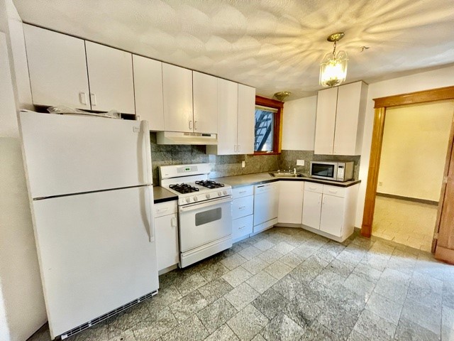 3 bed, 1 bath apartment for rent at 3 Wesley Pl Unit 3, North End — photo 2 of 13
