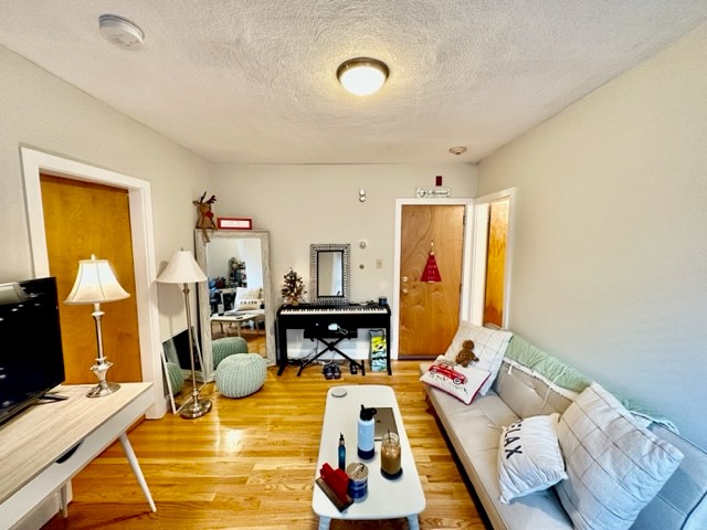 1 bed, 1 bath apartment for rent at 145 Endicott St Unit 2, North End — photo 3 of 13