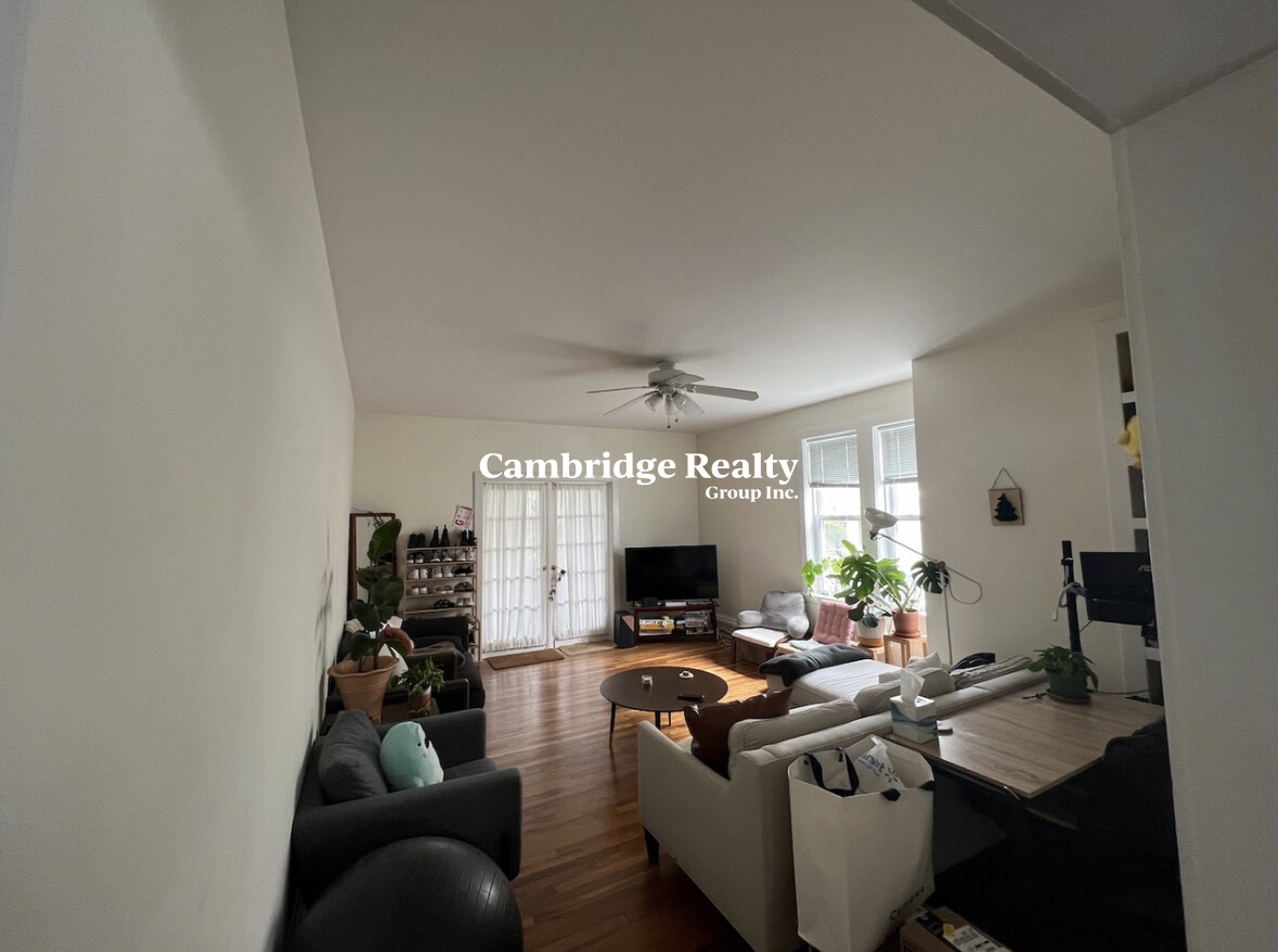 3 bed, 1 bath apartment for rent at 45 Franklin St Unit 1T, East Somerville — photo 3 of 20
