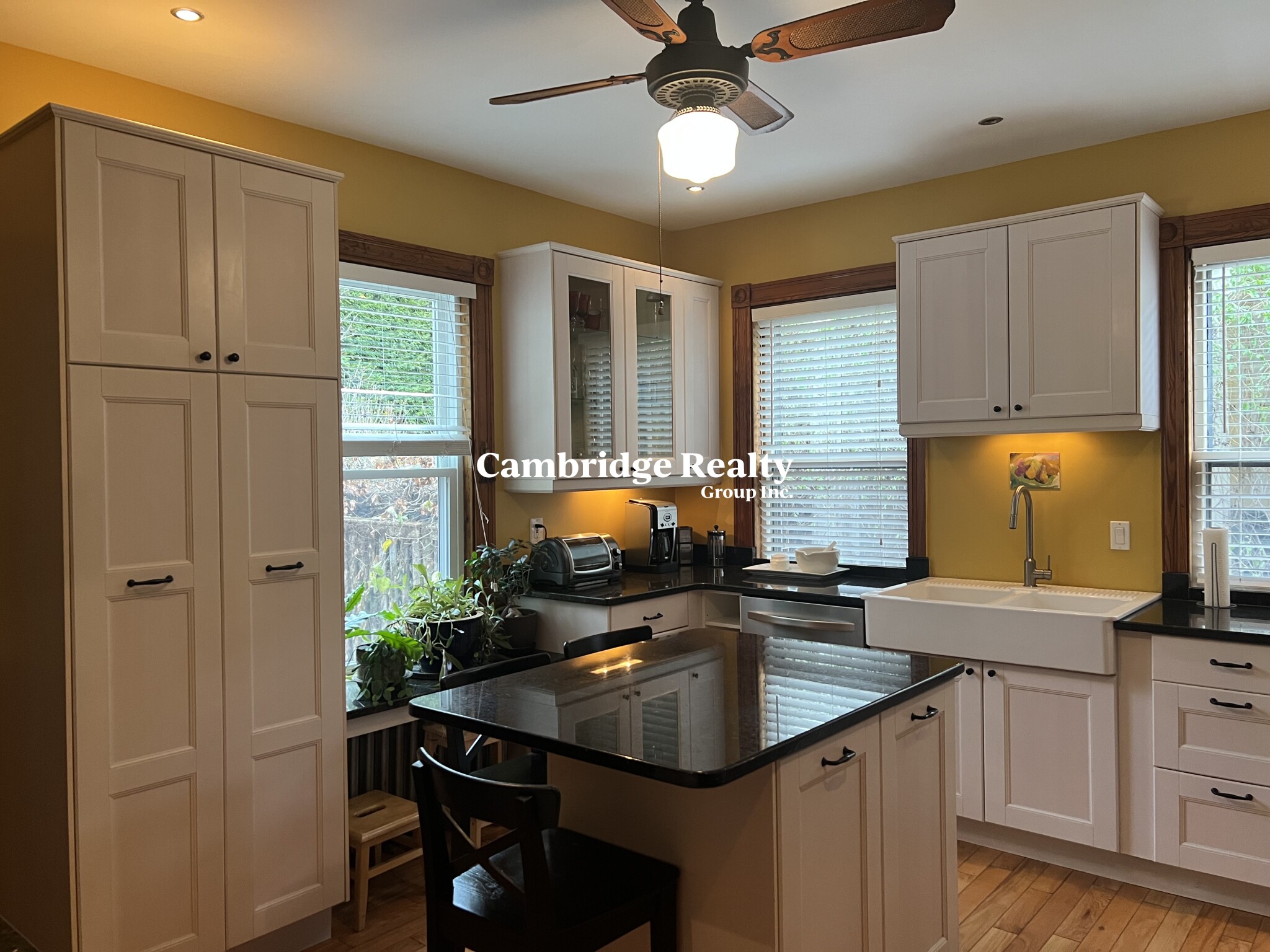2.5 bed, 1.5 bath apartment for rent at 119 Antrim St Unit , Mid Cambridge — photo 3 of 27