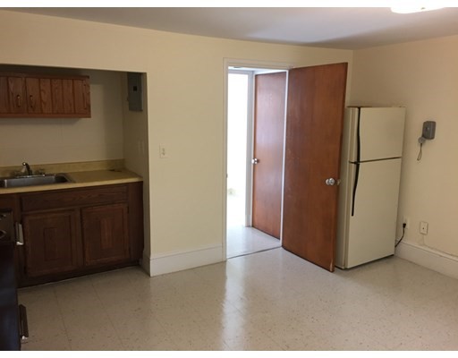 1 bed, 1 bath apartment for rent at 38 Oak St Unit 1, Chinatown — photo 7 of 8